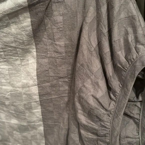 JI U Top - Picture 3 of 8